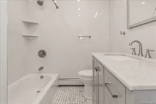 1016 Oaks Dr, Franklin Square, NY 11010 - Photo 11