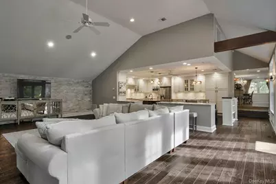 9 Monfort Drive, Huntington, NY 11743 - Photo 21