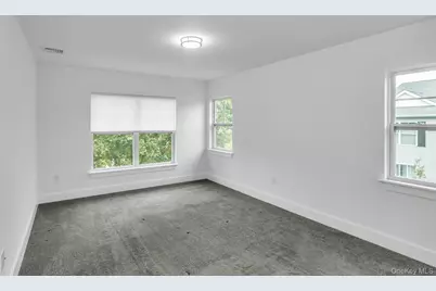 512 Breton Way, Glen Cove, NY 11542 - Photo 11