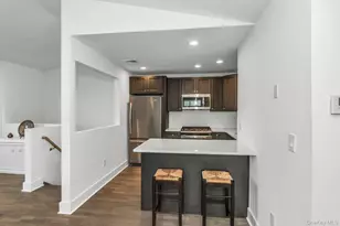 512 Breton Wy, Glen Cove, NY 11542 - Photo 5