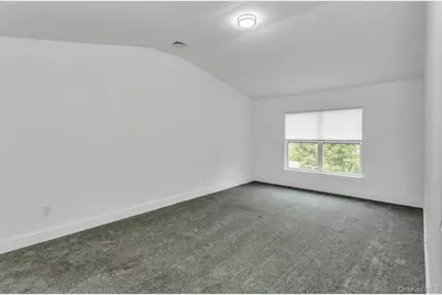 512 Breton Way, Glen Cove, NY 11542 - Photo 9