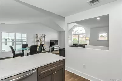 512 Breton Way, Glen Cove, NY 11542 - Photo 7