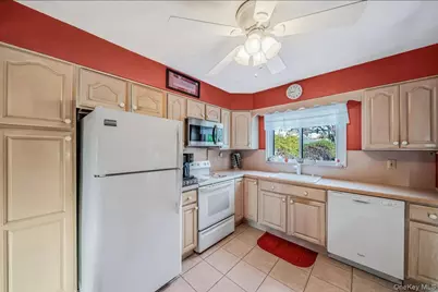 44 Lenox Street, Lindenhurst, NY 11757 - Photo 7