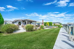 25 Harbor Ct, Copiague, NY 11726 - Photo 35