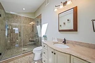 25 Harbor Ct, Copiague, NY 11726 - Photo 19