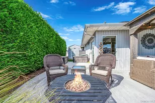 25 Harbor Ct, Copiague, NY 11726 - Photo 31