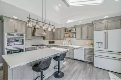 25 Harbor Court, Copiague, NY 11726 - Photo 13