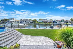 25 Harbor Ct, Copiague, NY 11726 - Photo 33