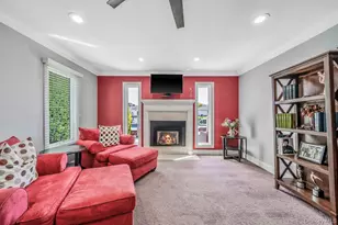 25 Harbor Ct, Copiague, NY 11726 - Photo 15