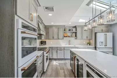 25 Harbor Court, Copiague, NY 11726 - Photo 11