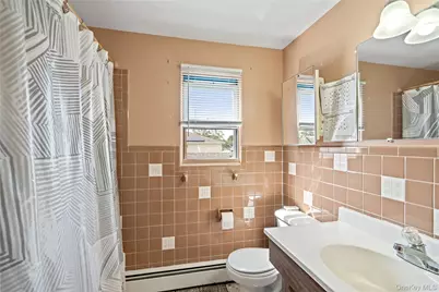 697 N Fulton Avenue, Lindenhurst, NY 11757 - Photo 33