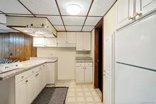 697 N Fulton Ave, Lindenhurst, NY 11757 - Photo 37