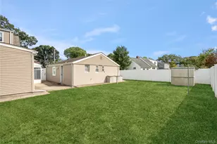 697 N Fulton Ave, Lindenhurst, NY 11757 - Photo 45