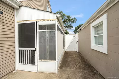 697 N Fulton Avenue, Lindenhurst, NY 11757 - Photo 39