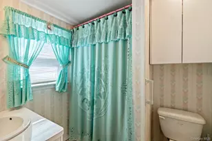 697 N Fulton Ave, Lindenhurst, NY 11757 - Photo 25