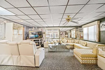 697 N Fulton Avenue, Lindenhurst, NY 11757 - Photo 17