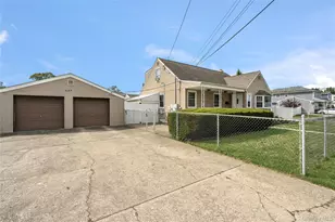 697 N Fulton Ave, Lindenhurst, NY 11757 - Photo 3