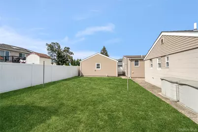 697 N Fulton Avenue, Lindenhurst, NY 11757 - Photo 43