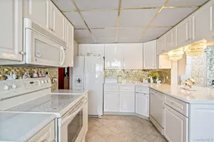 697 N Fulton Ave, Lindenhurst, NY 11757 - Photo 13