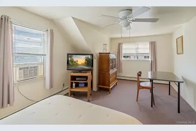 697 N Fulton Avenue, Lindenhurst, NY 11757 - Photo 29