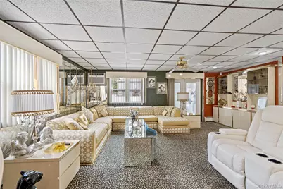 697 N Fulton Avenue, Lindenhurst, NY 11757 - Photo 19