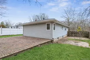 86 Stuyvesant Ave, Mastic, NY 11950 - Photo 7