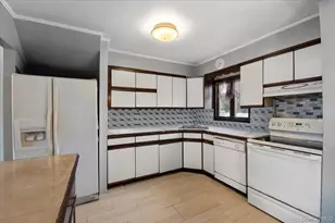 26 Bradford Ln, Bethpage, NY 11714 - Photo 3