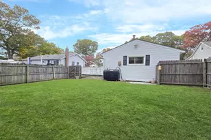 242 Pawnee St, Ronkonkoma, NY 11779 - Photo 3