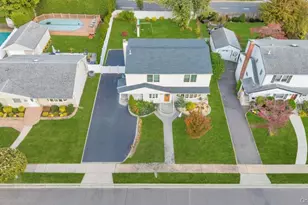 30 Andover Ln, Hicksville, NY 11801 - Photo 25