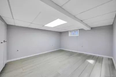 30 Andover Lane, Hicksville, NY 11801 - Photo 21