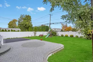 30 Andover Ln, Hicksville, NY 11801 - Photo 23