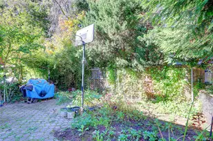 6 Walnut Pl, Great Neck, NY 11021 - Photo 19