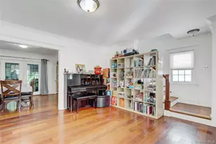 6 Walnut Pl, Great Neck, NY 11021 - Photo 3