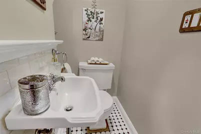 51-27 Browvale Lane, Little Neck, NY 11362 - Photo 27