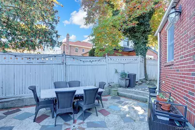 51-27 Browvale Lane, Little Neck, NY 11362 - Photo 3