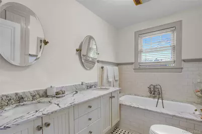 51-27 Browvale Lane, Little Neck, NY 11362 - Photo 21