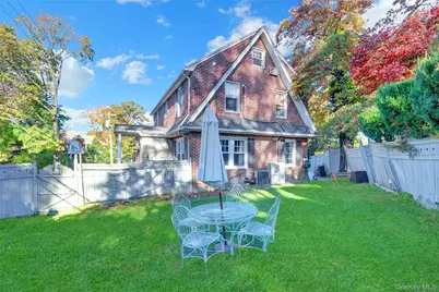 51-27 Browvale Lane, Little Neck, NY 11362 - Photo 5