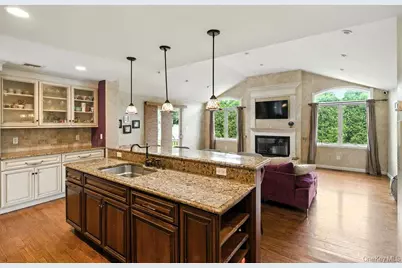 21 Macarthur Avenue, Plainview, NY 11803 - Photo 9