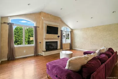 21 Macarthur Avenue, Plainview, NY 11803 - Photo 11