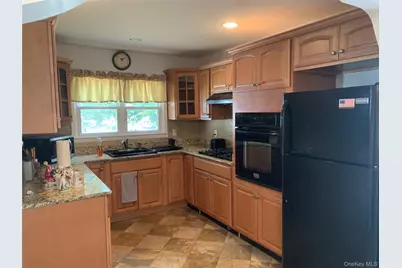 207 Eastwood Avenue, Deer Park, NY 11729 - Photo 5