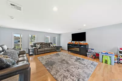 9 Cynthia Lane, East Islip, NY 11730 - Photo 15