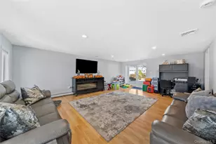 9 Cynthia Ln, East Islip, NY 11730 - Photo 21