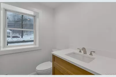 570 Kings Highway, Valley Cottage, NY 10989 - Photo 17