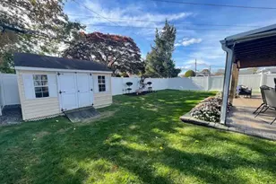 62 Old Farm Rd, Levittown, NY 11756 - Photo 23