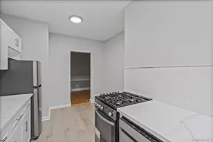 22 Hamilton Pl, Garden City, NY 11530 - Photo 7