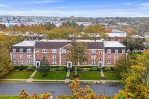 22 Hamilton Pl, Garden City, NY 11530 - Photo 3