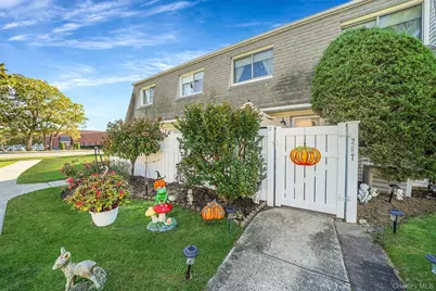 257 Storm Drive, Holtsville, NY 11742 - Photo 3