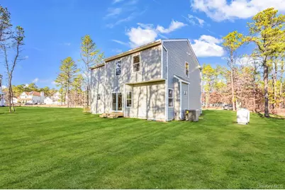 599 Robeson Place, Medford, NY 11763 - Photo 15