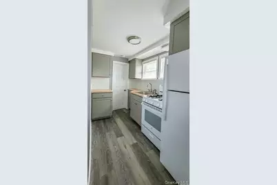 32 Carman Street, Patchogue, NY 11772 - Photo 5