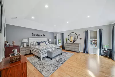 18 Concord Drive, Holtsville, NY 11742 - Photo 9